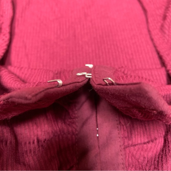 NEW Vine And Valley Long Sleeve Maroon Top Hook and Eye Ribbed Large L - Picture 9 of 11